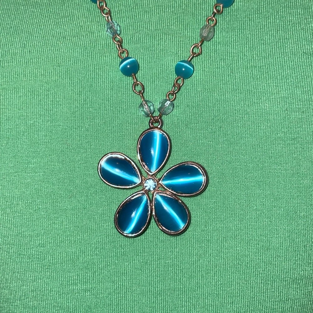 Vintage 1960’s Blue Sleeping Beauty.  Blue Glass Necklace - Picture 2 of 4